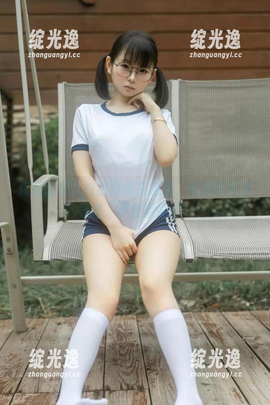 你要的双人校服图集在这里，幼水铃衣去下载吧，不会后悔的……