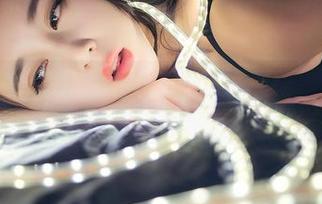 推女神 – 轻盈的布料，徐妍馨Mandy在睡衣写真集里展现一种轻松的优雅，也许是时光的流转。