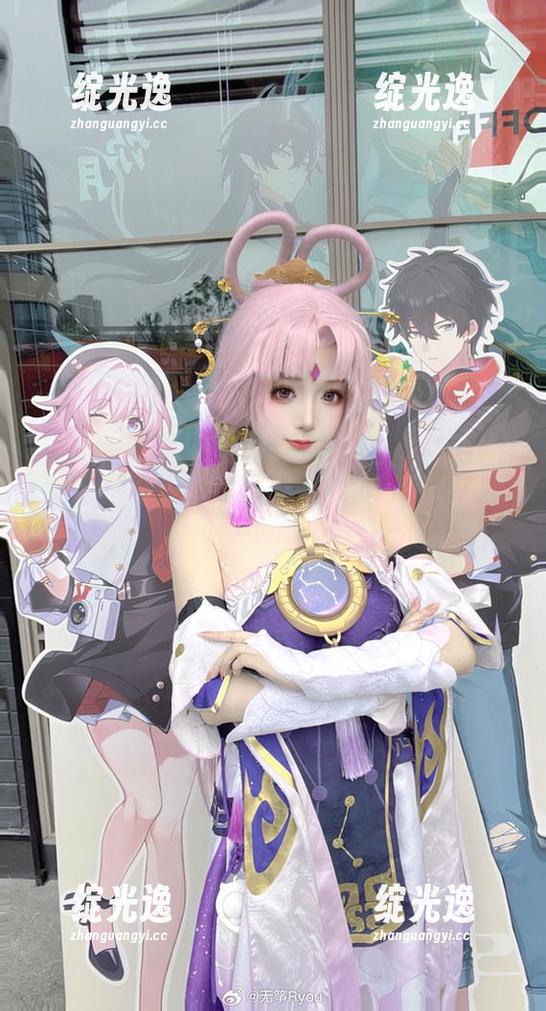无筝ryou又来了！这回是体操服cos，更新后果然格外迷人！