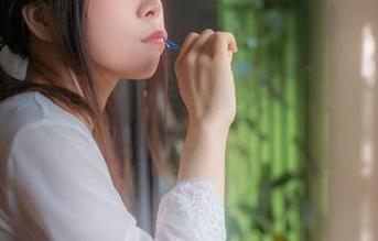 无颜小天使wy的全套“眼镜”图集：一波眼镜特色请慢用。