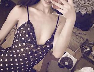 微密圈 – 李嘉欣97的楼道漫游，最新写真集像极了一出戏！
