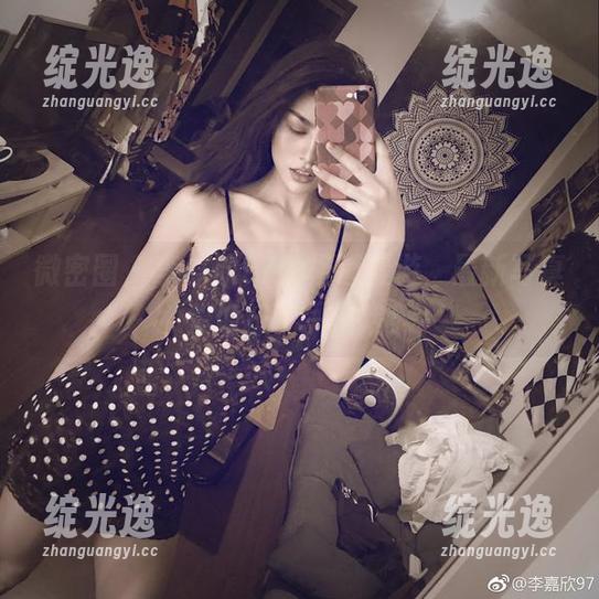 微密圈 - 李嘉欣97的楼道漫游，最新写真集像极了一出戏！