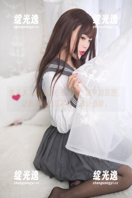 杏子夫人分享的毛衣套装，选中的原图，让我忍不住想要裹上这份温暖。