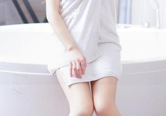 果团网 – 周大萌的私拍制服，穿出个性也许太自信了吧