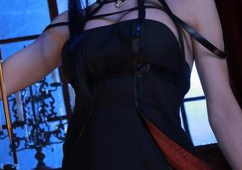 再看桜满三时的最新更新——史尔特尔同人礼服cos，还能更“耐人寻味”吗？