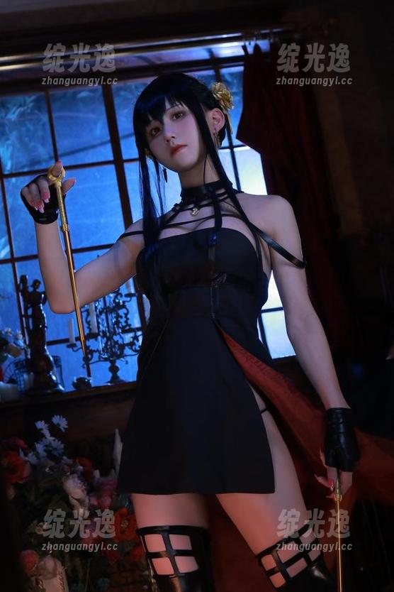 再看桜满三时的最新更新——史尔特尔同人礼服cos，还能更“耐人寻味”吗？