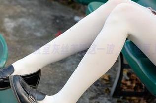 森萝财团更新了，教室灰丝美脚这一波，视觉更上一层楼！