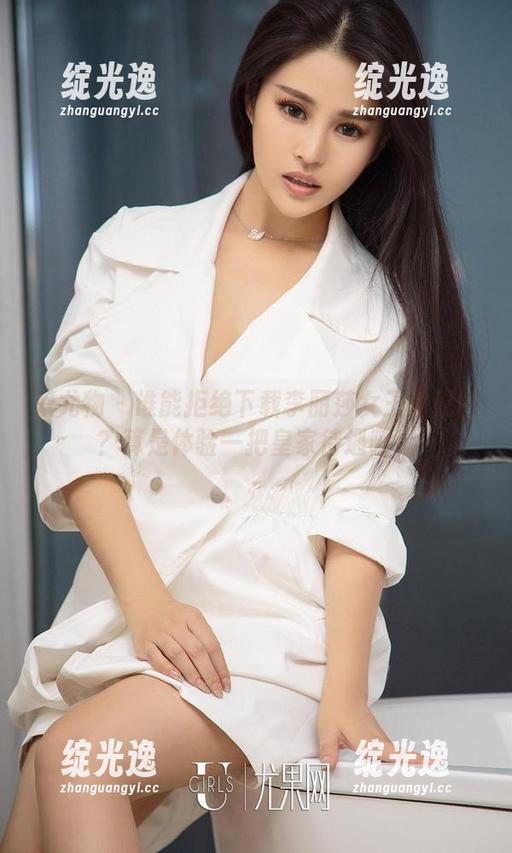爱尤物 - 谁能拒绝下载李丽莎女王的原图？算是体验一把皇家待遇吧！