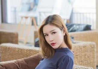 爱蜜社 – 一组制服图片，见识莉莉Lily的风采。说好的只有一眼，是吗？