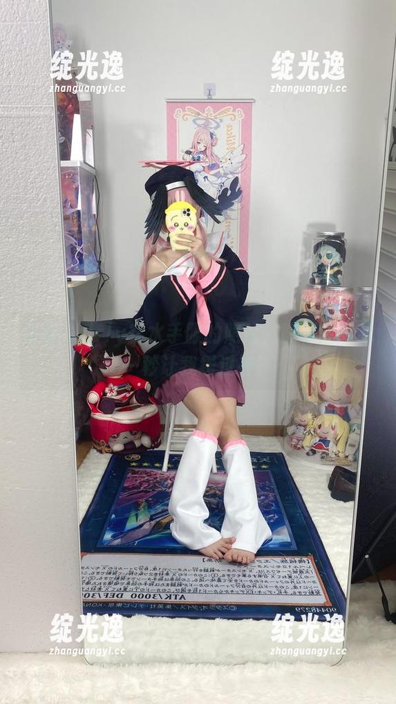 白栎Shirly穿水手服的照片，能不能给我一秒让我缓过神？