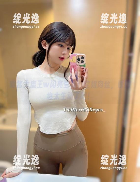 眼酱大魔王w闪亮登场：空姐肉丝，原图也太生动了吧！