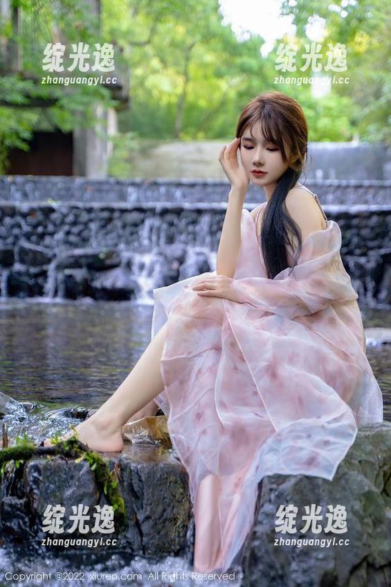 秀人网 - 最新套图：邱淑贝的少女模样，确认过眼神，她也是个霸道总裁的最佳演员吧！