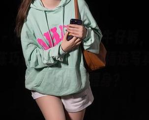 秀人网 – 很多人宁愿谈论牛仔裤，而我只想专注陈巧蓓isabella的精选写真，比赛谁更能扭动腰身？