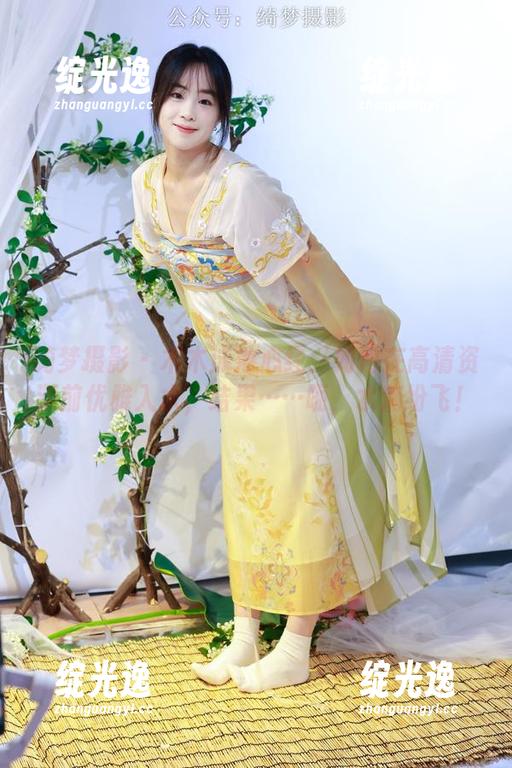 绮梦摄影 - 木木泳池心经：如何在高清资源前优雅入水，结果……呃，水滴纷飞！