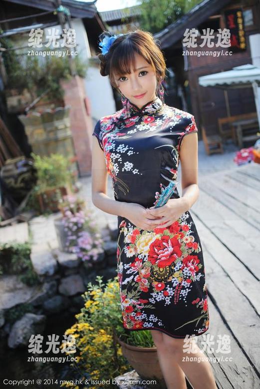 美媛馆 - 潜入许诺sabrina的泳池，私拍资源完美展示，不知道先看哪儿好。
