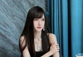 双马尾与腐团儿Ikaros：她的写真让我也想试试这种造型！