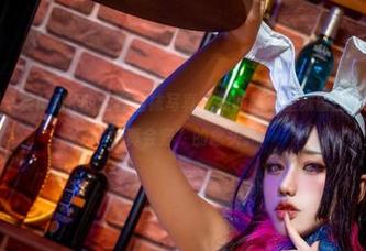 一看到芊川一笑MNK的全套丝袜写真，我的脑海里就冒出了“这位小姐姐真会穿”的念头。