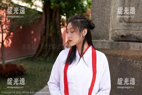 蜜桃社 - E杯奶茶的白裙：这是啥？又是合集吗？
