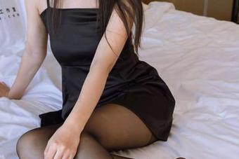 袜啵啵 – 苏苏的白棉袜夸张了我的想象力，一套写真让你怀疑人生选择！