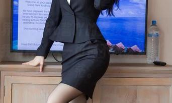 语画界 – Miko酱吖的女孩写真集，高清却让我有种‘这一切都不应该发生’的迷茫。