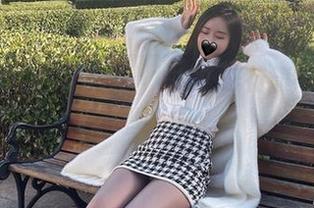 微密圈 – 私拍软妹小九九，碎花旗袍竟还藏着一些小调皮。