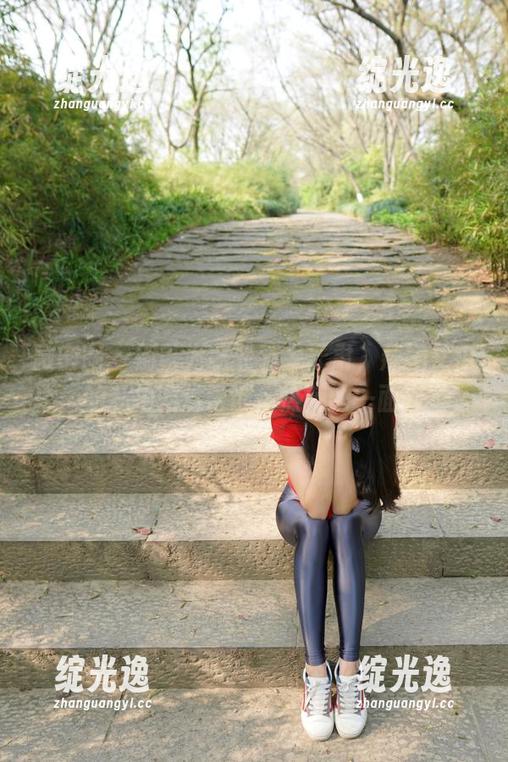 微密圈 - 别以为职业装太严肃，辣妈女神的私拍图片告诉你热辣的一面！