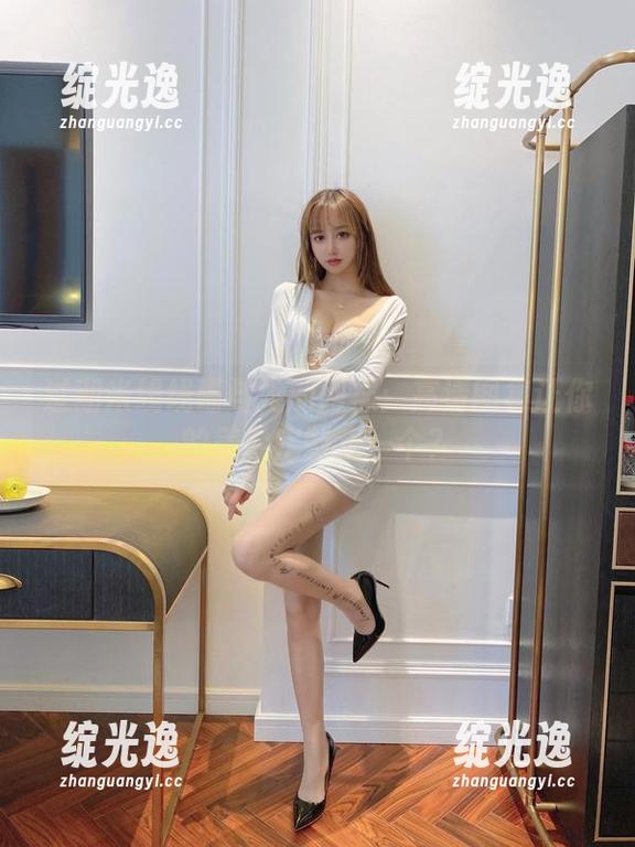 过期米线线喵与她的网袜：高清图集让你的美学定制走一个？