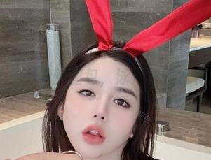 微密圈 – 阿色的图包，泳池里的水花四溅～
