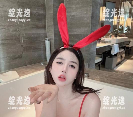 微密圈 - 阿色的图包，泳池里的水花四溅～