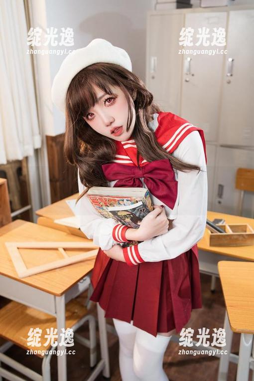 阿薰kaOri最新写真，蓝羽毛在风中舞，魅魔泪目勒！