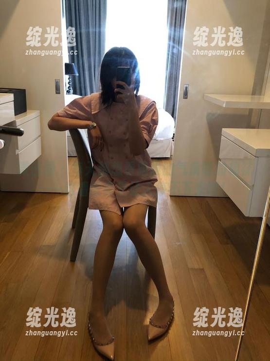 微密圈 - 每天都想看雅雅的气质呀的棉袜……这墙纸真是让人停不下来啊！